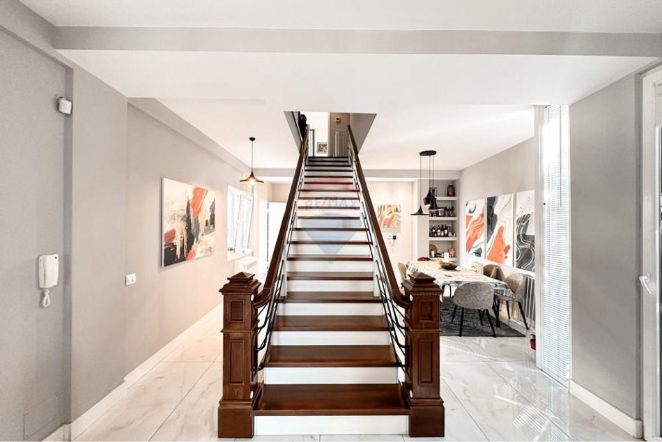 Tirane, jepet me qera Vile 3+1 , 390 m² 2.201 € 