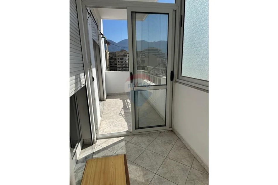 Tirane, jap me qera apartament 3+1+Aneks+Ballkon Kati 5, 750 € 