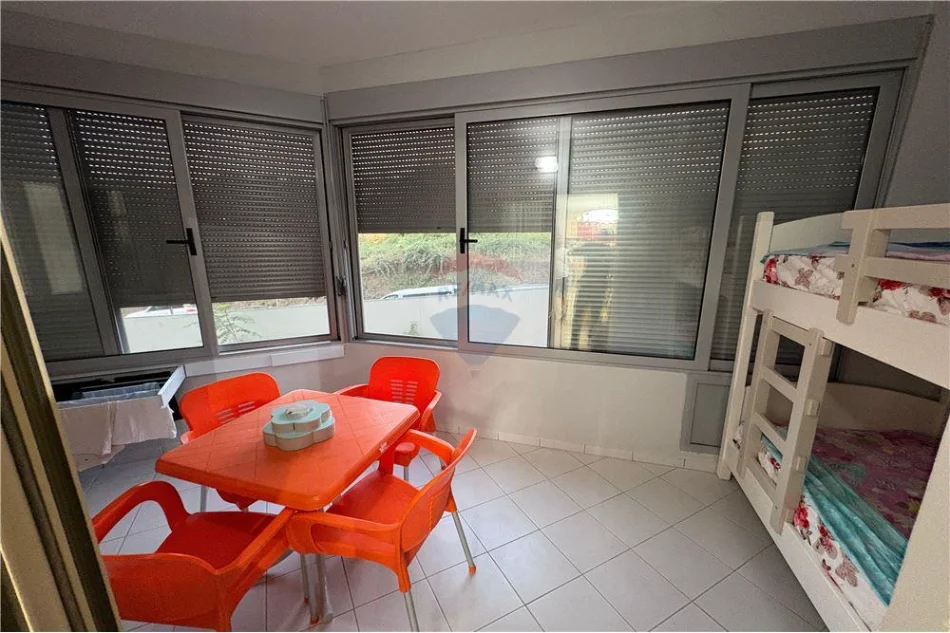 Vlore - Lungomare, shitet apartament 1+1 Kati 4, 74 m² 195.000 € (Rruga Reshat Osmani, Vlore)