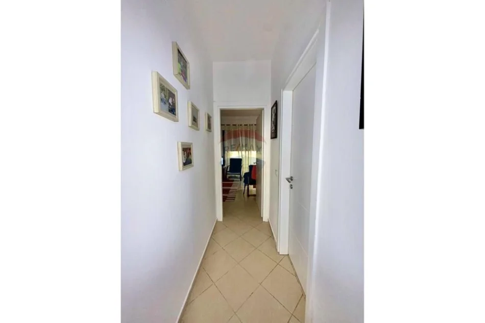 Tirane, jepet me qera apartament 1+1+Ballkon Kati 2, 70 m² 420 € 