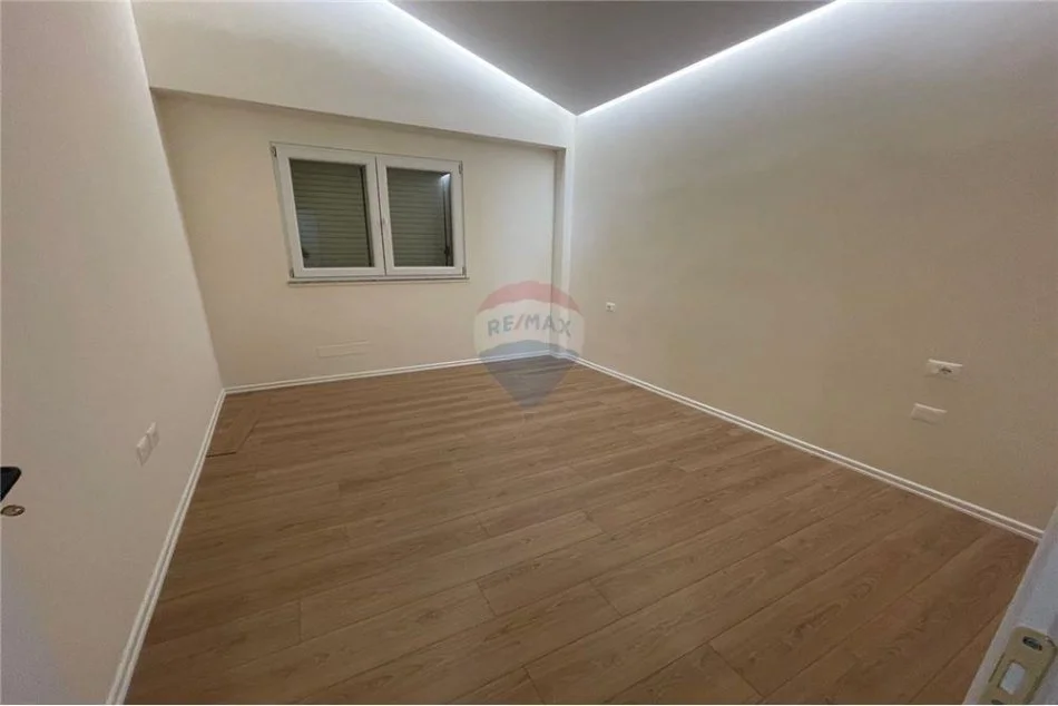 Tirane, shitet apartament 2+1+Ballkon , 130 m² 170.000 € 