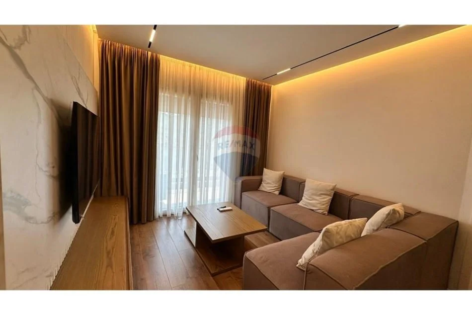 Tirane, jepet me qera apartament 1+1+Ballkon , 75 m² 800 € (Kopshti Botanik)