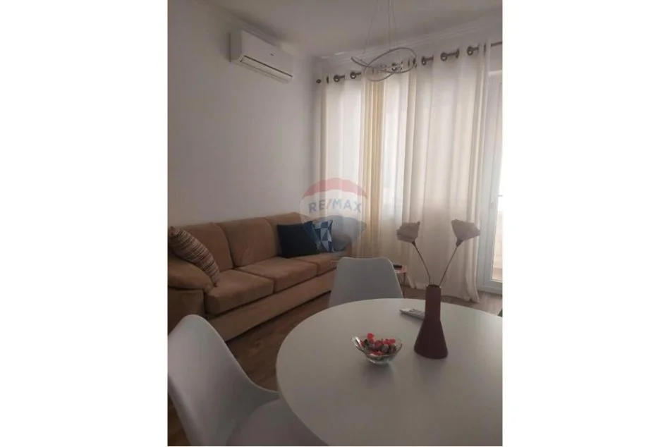Tirane, jepet me qera apartament 1+1+Ballkon , 50 m² 650 € 