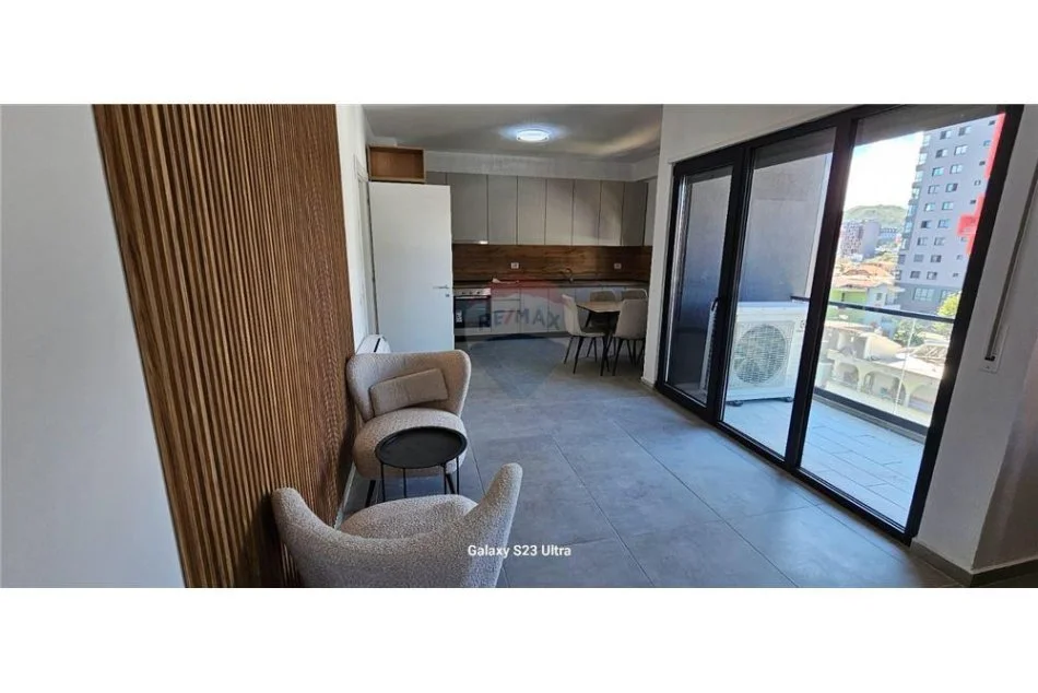 Tirane, jepet me qera apartament 2+1 , 104 m² 650 € (ish fusha e aviacionit)