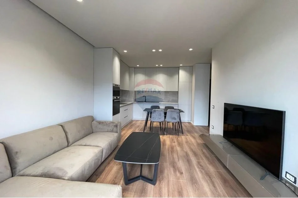 Tirane, jepet me qera apartament 1+1+Ballkon , 75 m² 800 € 