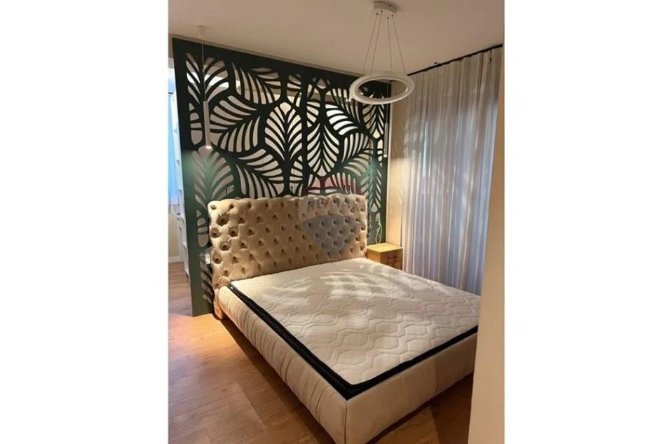 Tirane, shitet apartament 2+1+Ballkon , 150.000 € 