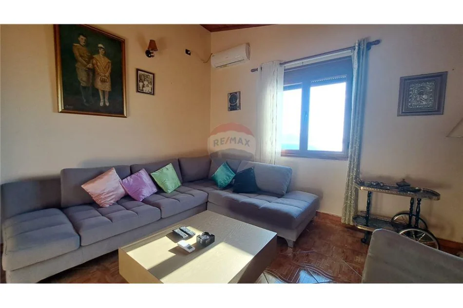 Vlore - Lungomare, shitet Vile Vile 2 Katshe Kati 2, 438 m² (Rruga Dhimitër Konomi, Vlore)