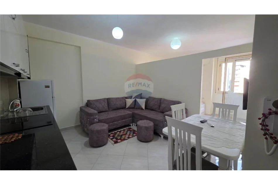Vlore - Lungomare, jepet me qera apartament 1+1 Kati 4, 43 m² 300 € (Rruga Dhimitër Konomi, Vlore)