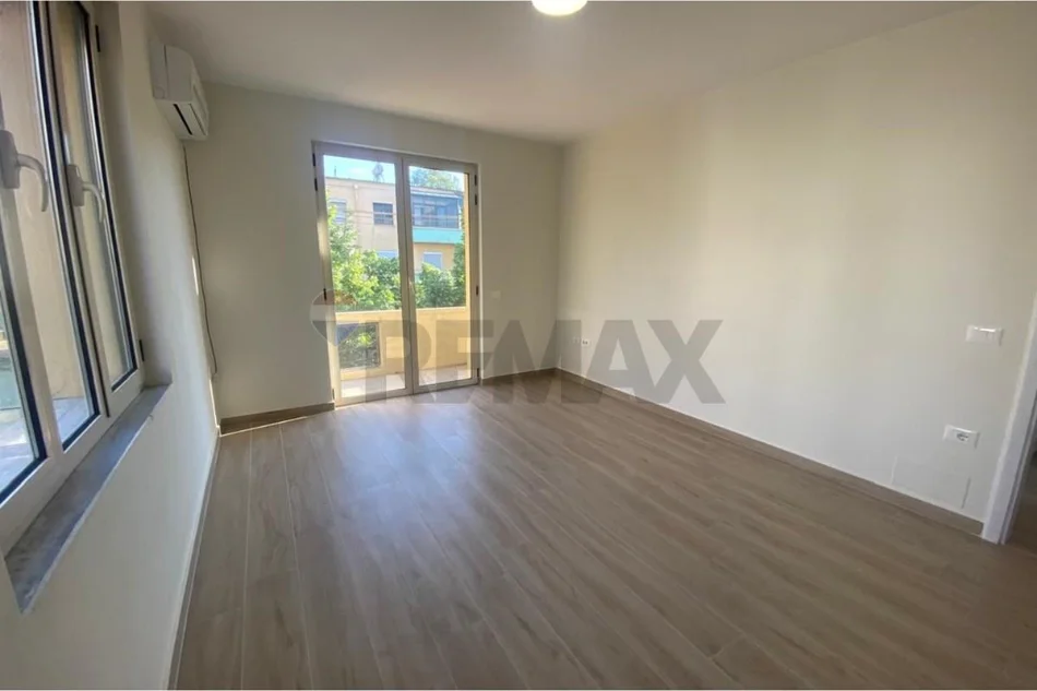 Tirane, jepet me qera zyre Kati 2, 86 m² 600 € 