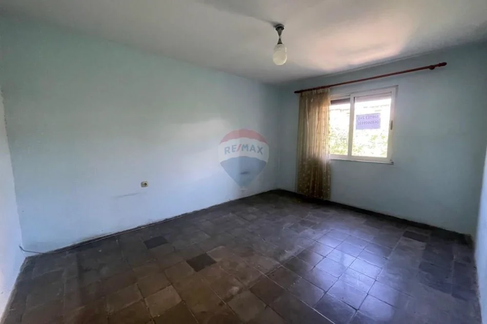 Tirane, shitet apartament 2+1+Ballkon Kati 3, 75 m² 147.000 € (Ali demi)