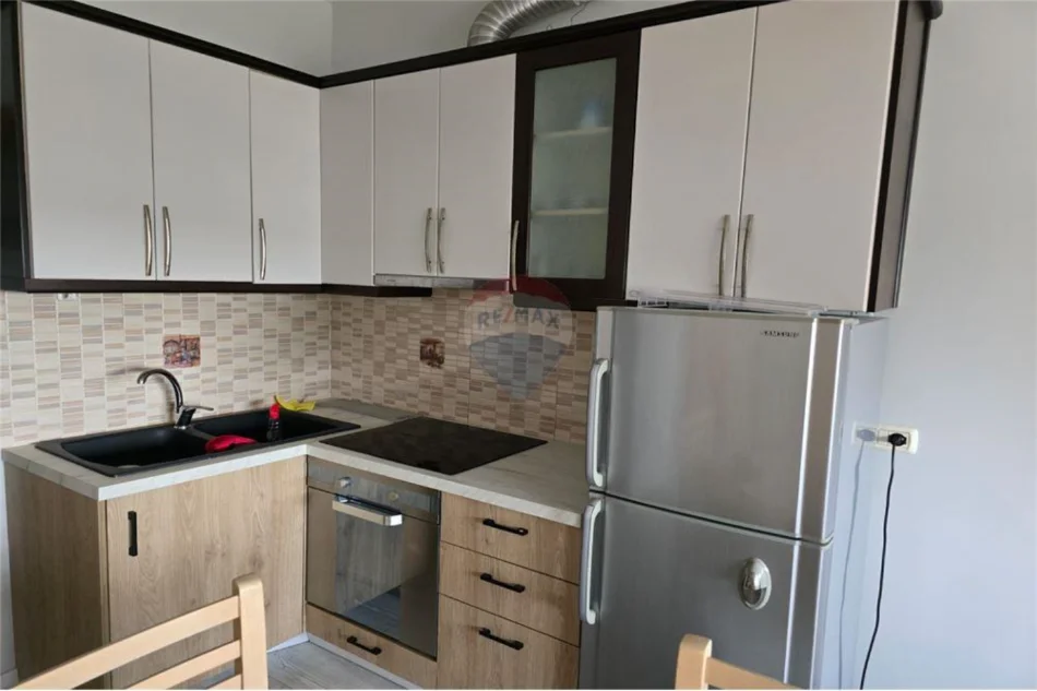 Vlore - Lungomare, shitet apartament 1+1 Kati 7, 58 m² 95.000 € (Rruga Reshat Osmani, Vlore)