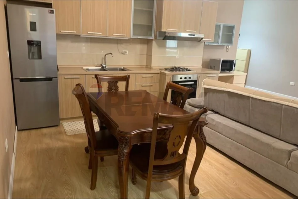 Tirane, jepet me qera apartament 1+1+Ballkon Kati 1, 80 m² 550 € (Eduart Mano)