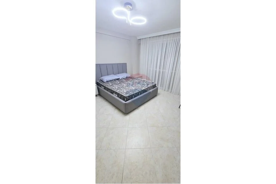 Tirane, jepet me qera apartament 3+1+Ballkon , 125 m² 1.000 € 