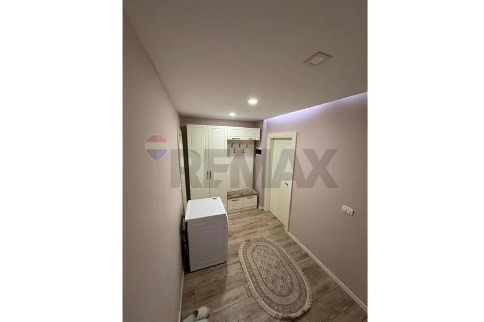 Tirane, jepet me qera apartament 1+1 Kati 4, 75 m² 600 € (Muhamet Gjollesha)