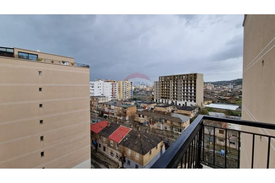 Vlore, shitet apartament 2+1+Ballkon Kati 8, 101 m² 175.000 € (Rruga Gjergj Kastrioti (Transballkanike), Vlorë)