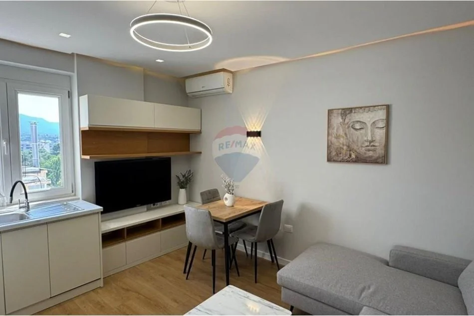 Tirane, shitet apartament 2+1+Ballkon Kati 2, 70 m² 154.000 € (Kopshti Botanik)