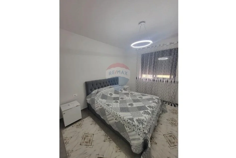Tirane, jepet me qera apartament 1+1 Kati 5, 55 m² 450 € 