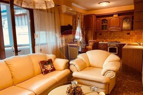 Tirane, jepet me qera apartament 1+1 , 70 m² 550 € (APARTAMENT 1+1 ME QIRA NE BLLOK -GARDA)