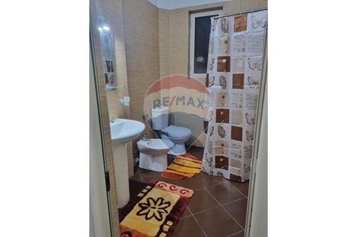 Tirane, jepet me qera apartament 2+1+Ballkon Kati 4, 71 m² 580 € (Naim Frasheri)