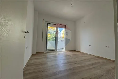 Tirane, jepet me qera apartament 2+1 , 82 m² 390 € (Benjamin Kruta - Laprakë, Shqipëri)