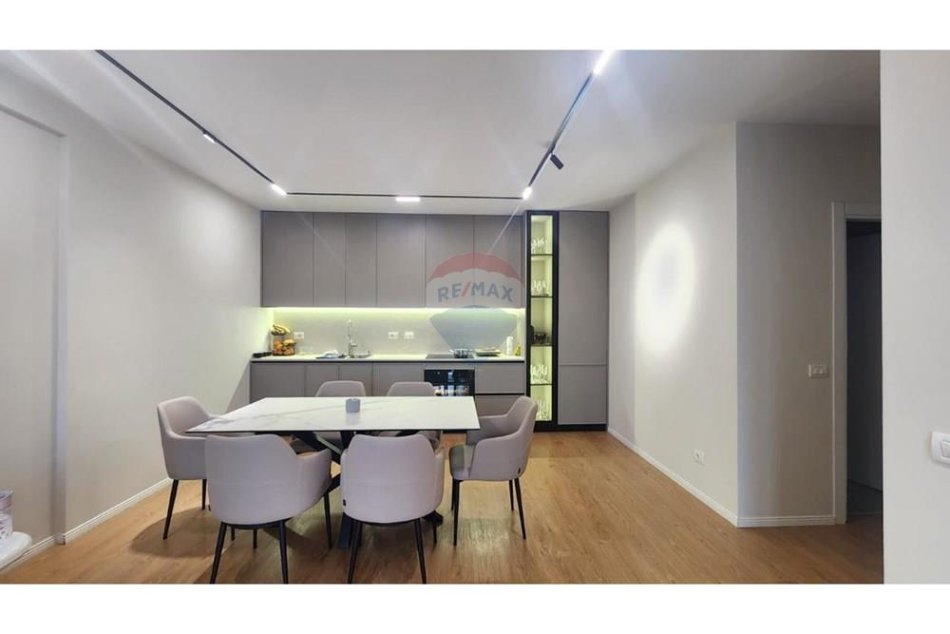 Tirane, shitet apartament 2+1+Ballkon , 102 m² 250.000 € (Rruga Teodor Keko, Tiranë)