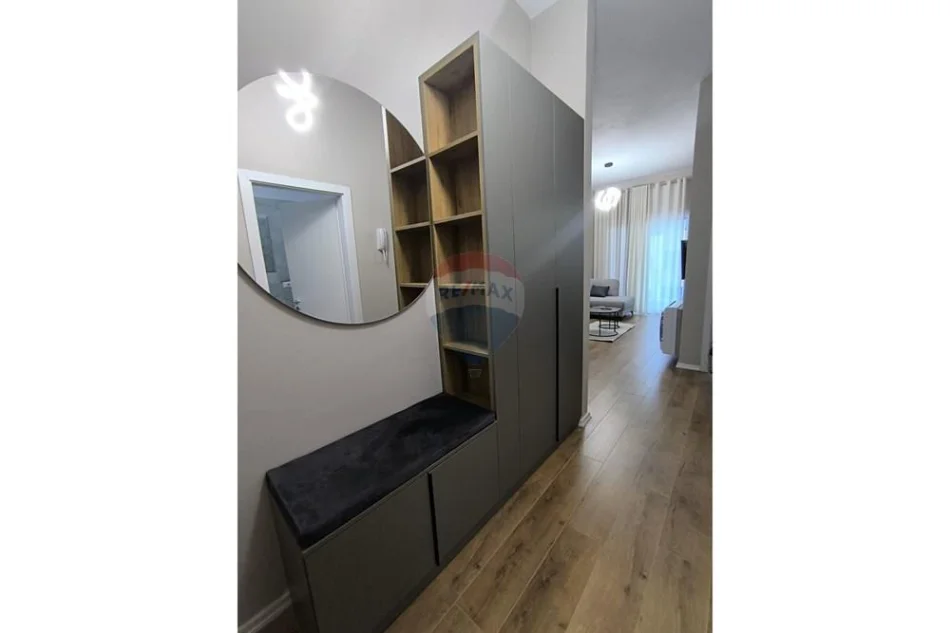 Tirane, jepet me qera apartament 1+1 , 72 m² 600 € (aura residence)