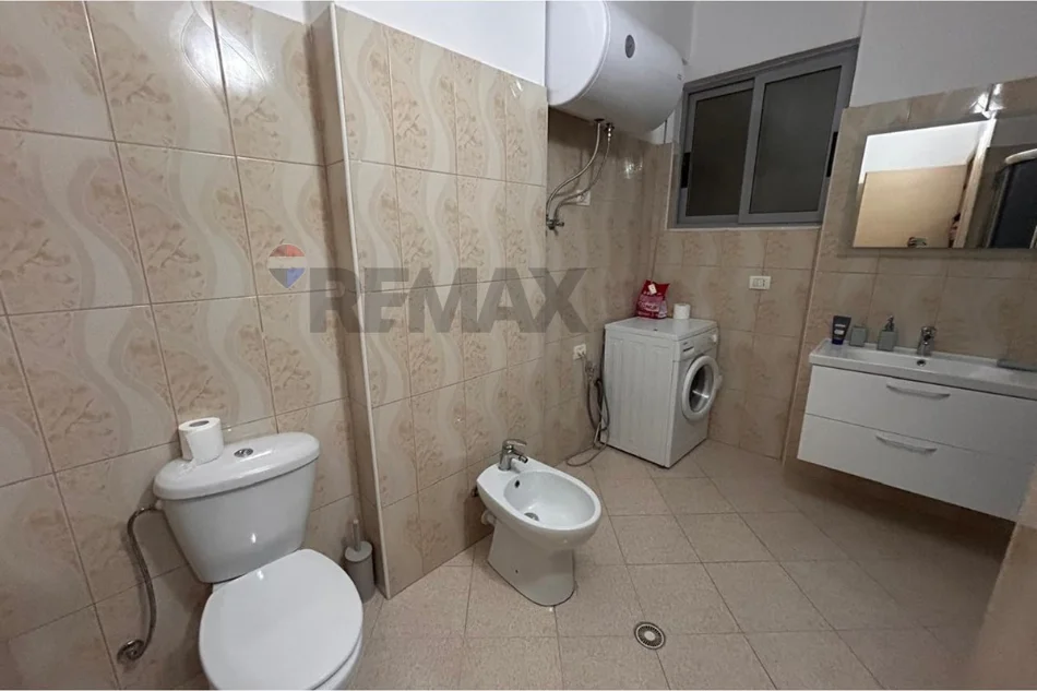 Vlore - Lungomare, jepet me qera apartament 2+1 Kati 3, 80 m² 500 € (Rruga Pelivan Leskaj, Vlorë)