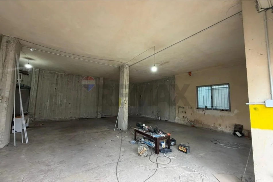 Tirane, jepet me qera magazine Kati 0, 128 m² 400 € (Kompleksi Mangalem)