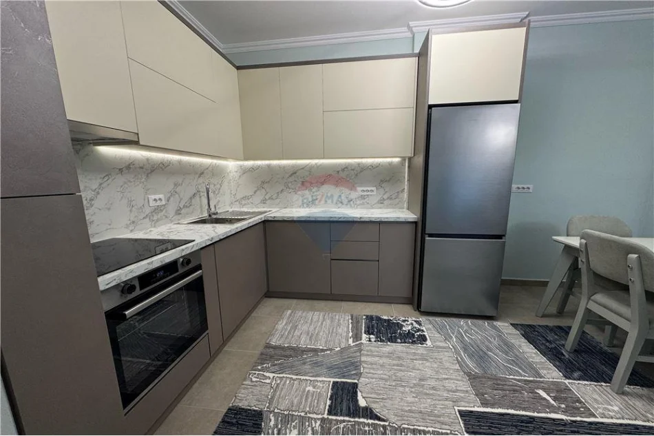 Shqiperi, jepet me qera apartament 2+1 , 100 m² 750 € (rruga karl gega)