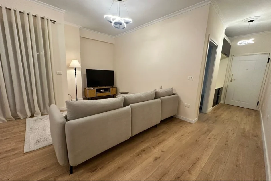 Tirane, jepet me qera apartament 2+1+Ballkon Kati 5, 88 m² 1.000 € (Delirogji)