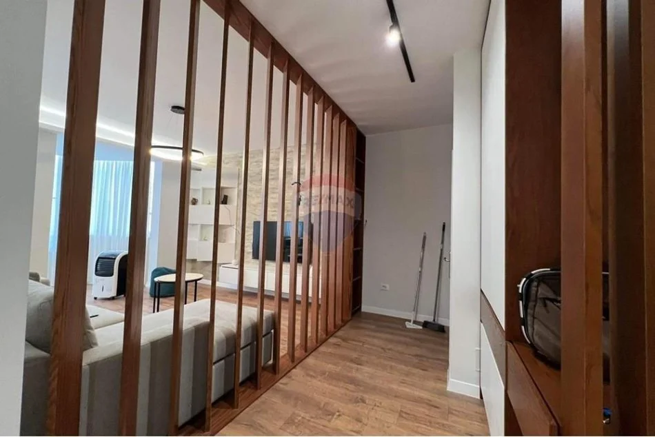 Tirane, jepet me qera apartament 2+1+Ballkon Kati 1, 88 m² 800 € 