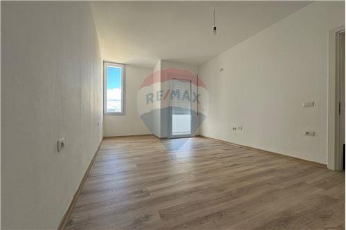 Tirane, jepet me qera apartament 2+1 , 82 m² 390 € (Benjamin Kruta - Laprakë, Shqipëri)
