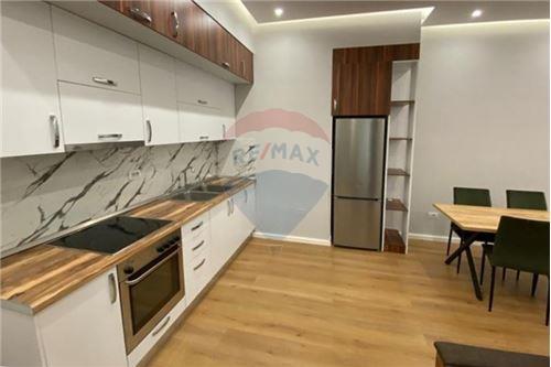 Tirane, shitet apartament 1+1+BLK Kati 5, 70 m² 115.000 Euro (Kompleksi Kontakt)
