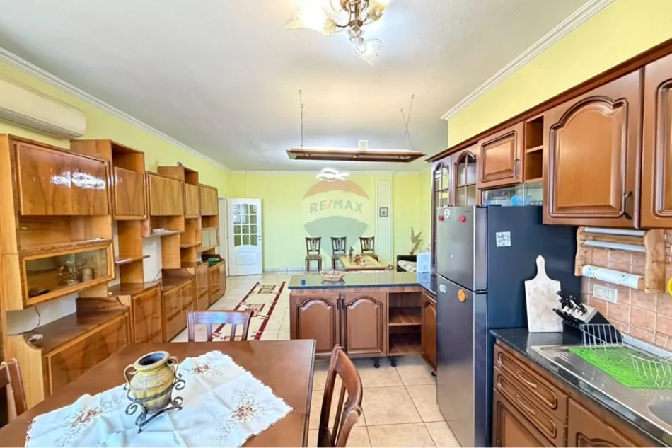 Tirane, shitet apartament 2+1+Ballkon , 106 m² (pazari i ri)