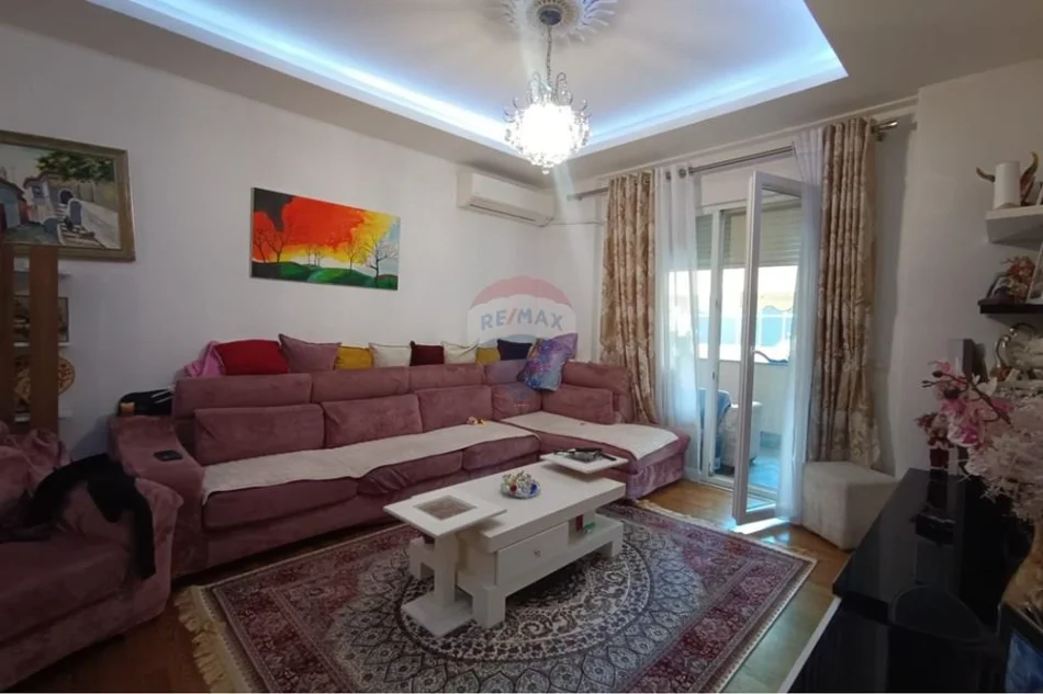Tirane, shitet apartament 2+1+Ballkon , 106 m² 220.000 € (5 maji)