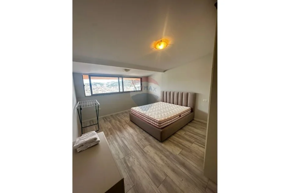Vlore, shitet apartament 1+1 Kati 8, 58 m² 95.000 € (Lungomare, Vlorë)
