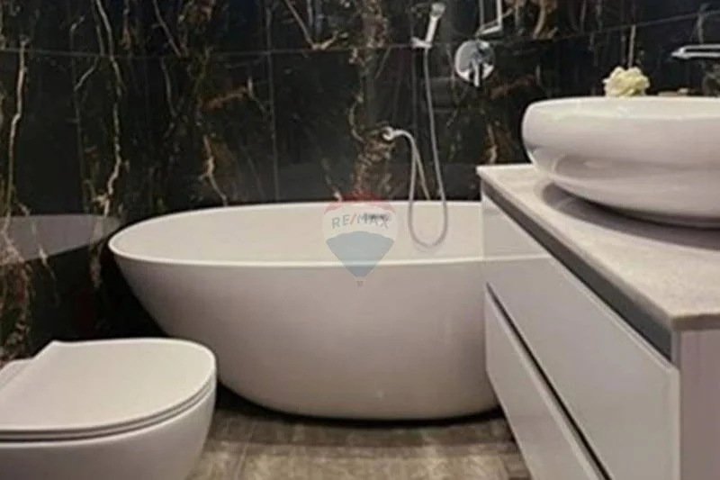 Tirane, shitet apartament , 125 m² 378.000 € 