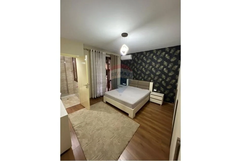 Tirane, jepet me qera apartament 2+1+Ballkon , 92 m² 850 € (Kopshti Botanik)