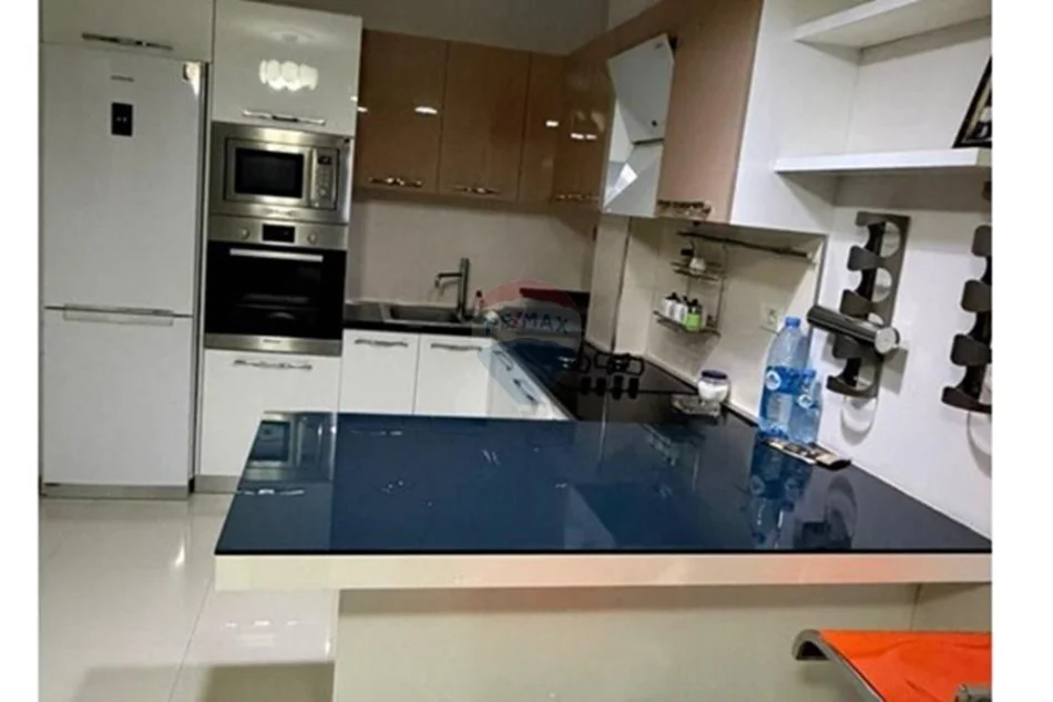 Tirane, jepet me qera 1+1 , 65 m² 500 € (Astir)