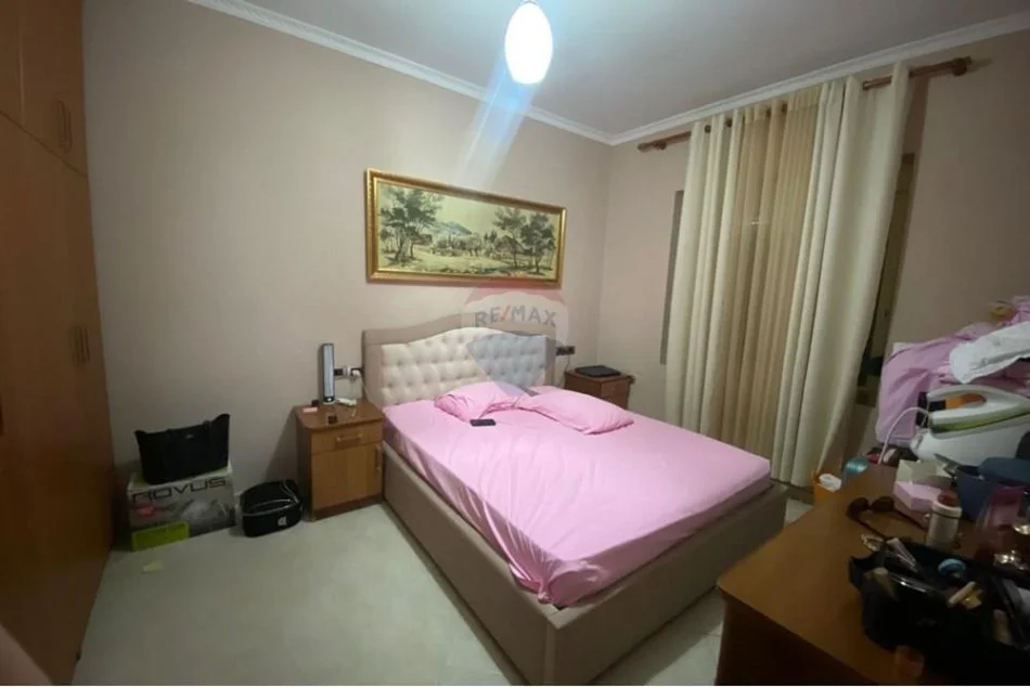 Tirane, jepet me qera apartament 1+1 , 50 m² 550 € (Rr. Myslym Shyri)