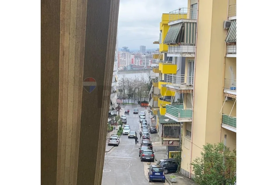 Tirane, jepet me qera apartament 1+1+Ballkon Kati 1, 80 m² 550 € (Eduart Mano)