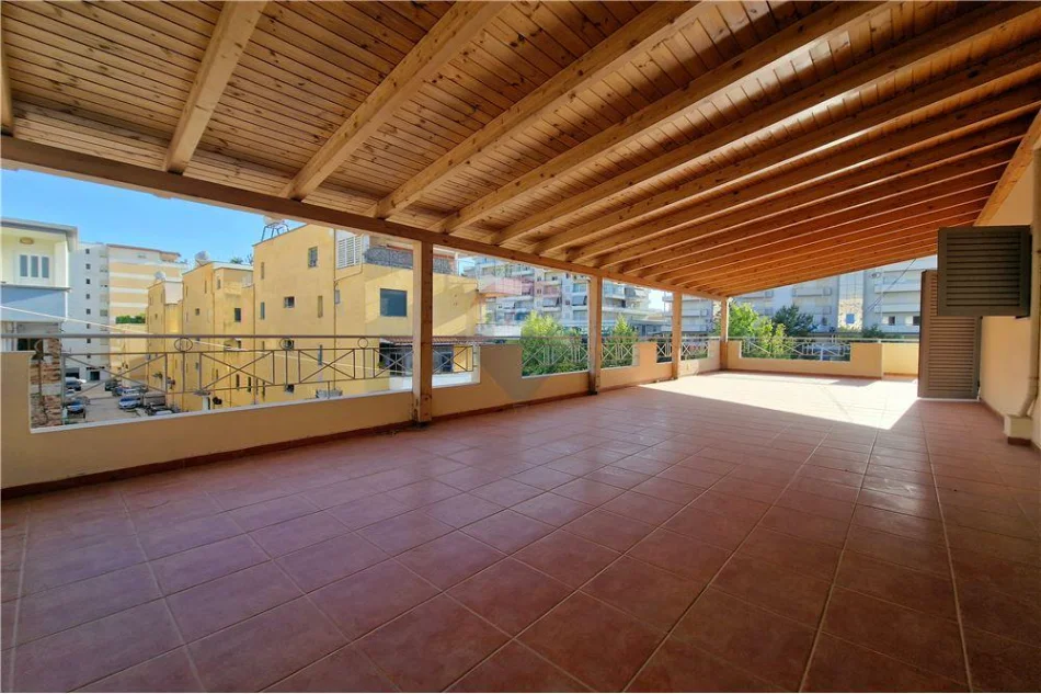 Vlore, shitet apartament 3+1+Ballkon Kati 2, 301 m² 286.425 € (Transballkanike - Rruga Gjergj Kastrioti, Vlorë)