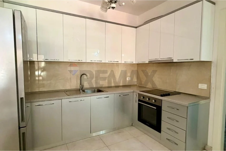 Tirane, jepet me qera apartament 1+1+Ballkon , 77 m² 700 € (Kompleksi Delijorgji)