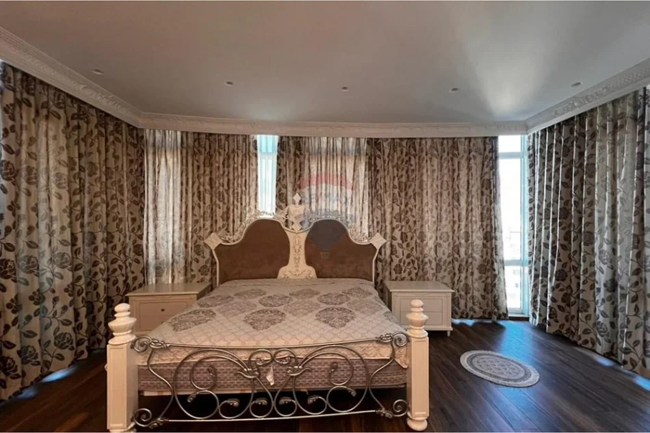 Tirane, shitet apartament 3+1+Ballkon , 325 m² 976.000 € (rruga dibres)