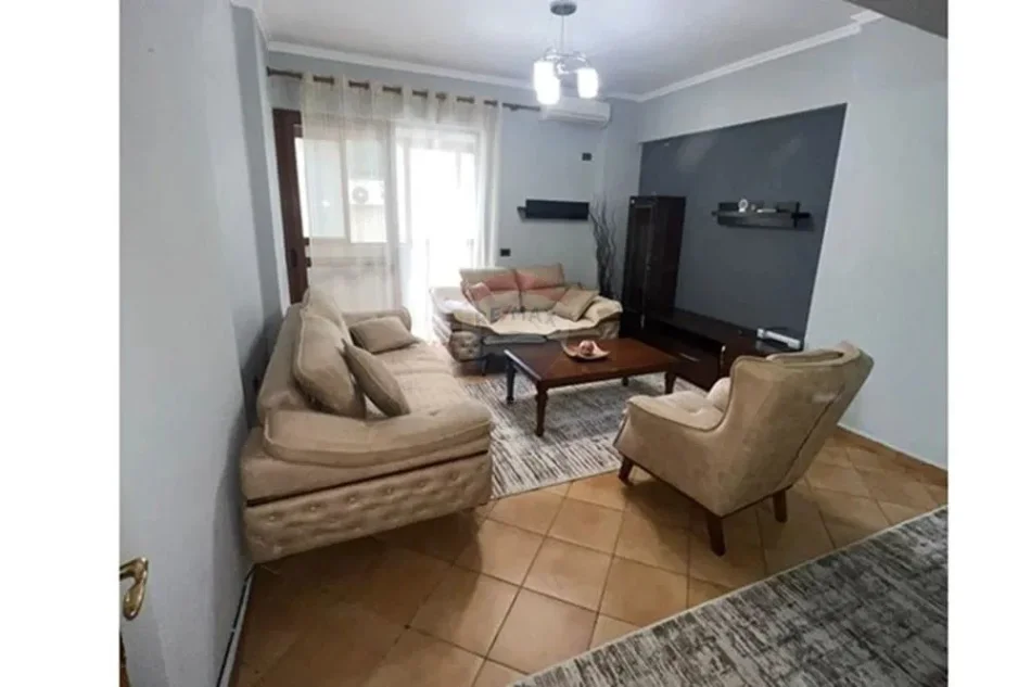 Tirane, jepet me qera apartament 3+1+Aneks+Ballkon Kati 2, 105 m² 750 € (Kika 1)