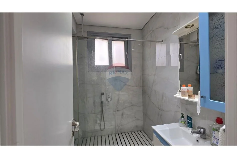 Radhime - Orikum, shitet apartament 2+1 Kati 5, 110 m² 330.000 € (Rradhimë, Vlorë)