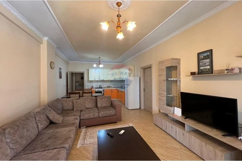 Tirane, jepet me qera apartament 2+1+Ballkon , 97 m² 750 € 