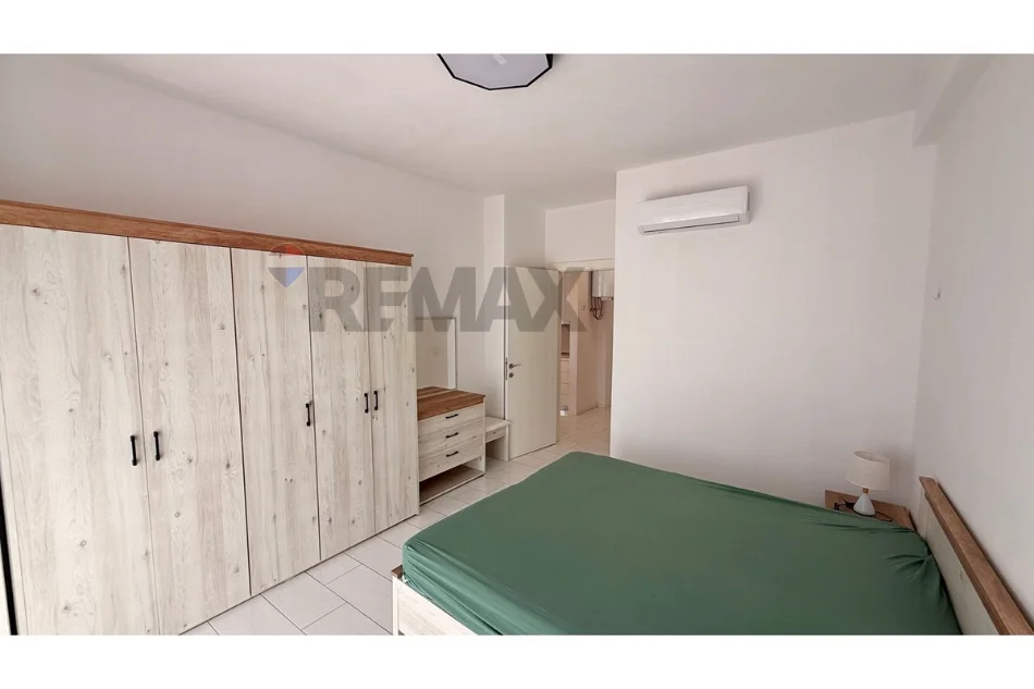 Tirane, jepet me qera apartament 1+1 , (Bulevardi i Ri)