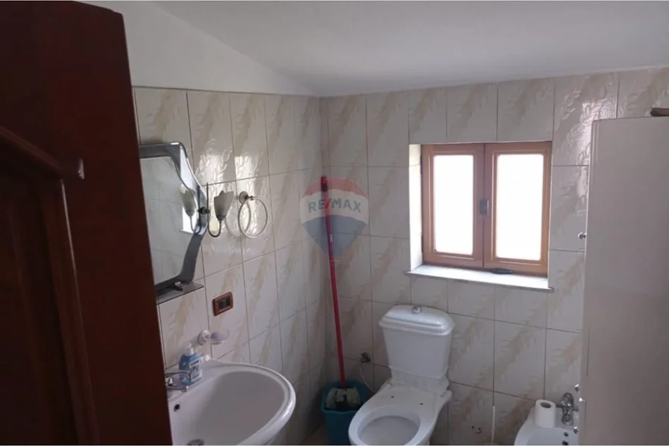 Tirane, shitet shtepi , 205 m² 300.000 € 