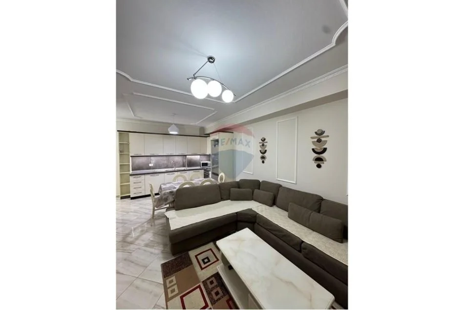 Tirane, jepet me qera apartament 1+1+Ballkon , 65 m² 550 € (Rruga Irfan Tomini)